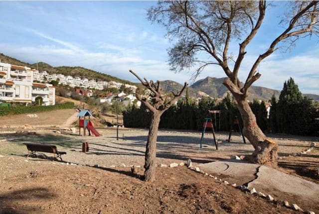 2 makuuhuone Kattohuoneisto myytävänä paikassa Benalmádena pueblo, Benalmádena mukana uima-altaan 
autotalli - 450 000 € (Ref: 9679266)