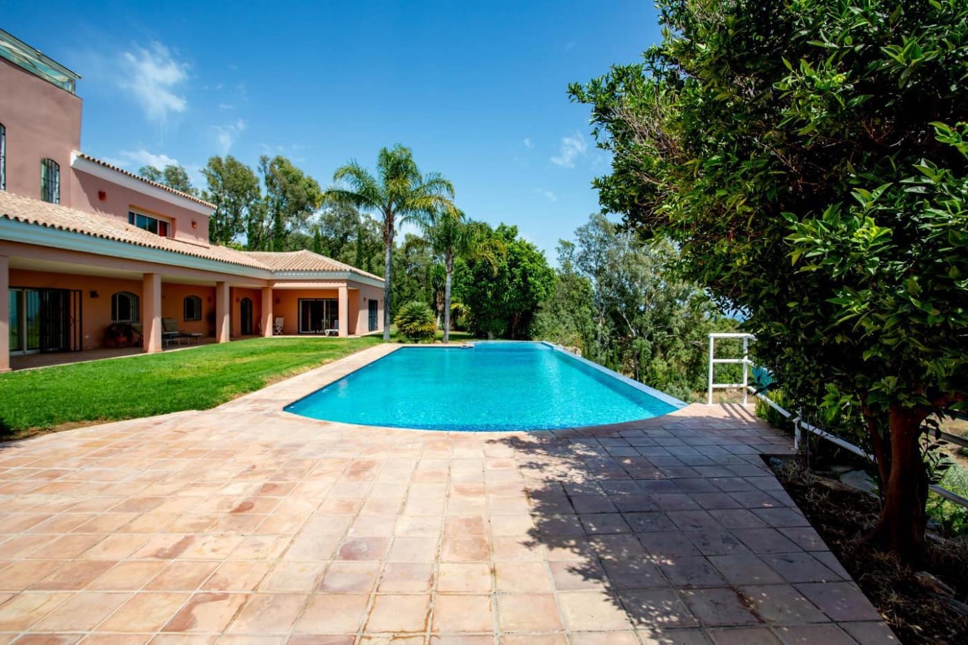 6 soveværelse Rækkehus til salg i Benalmadena med swimmingpool garage - € 2.300.000 (Ref: 9435097)