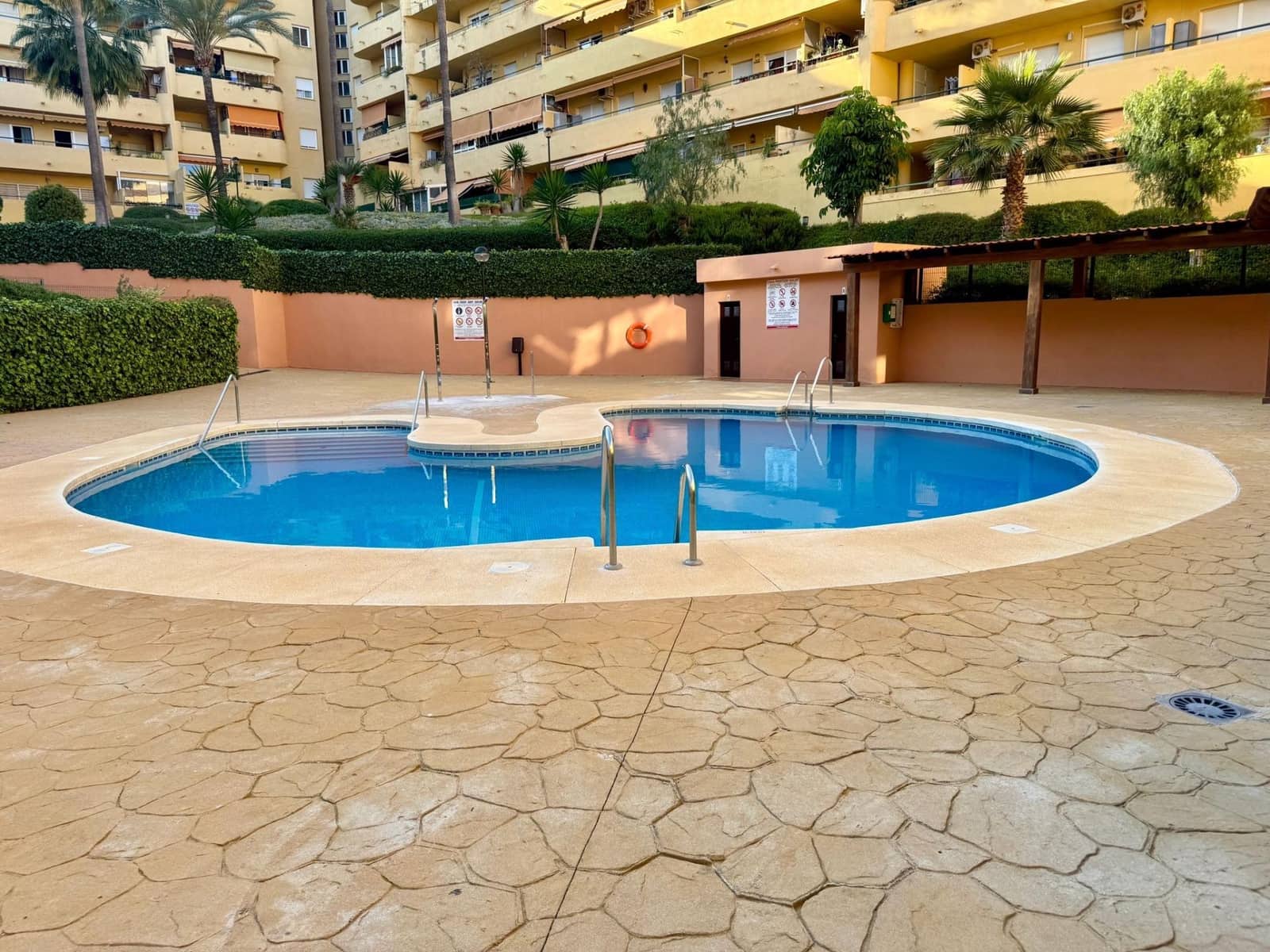 Apartamento de 2 habitaciones en Fuengirola en venta con piscina - 249.000 € (Ref: 9435101)