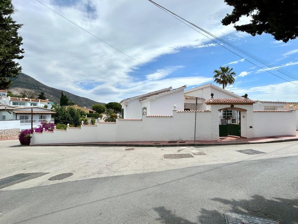 5 soverom Villa til salgs i Benalmadena med svømmebasseng garasje - € 649 000 (Ref: 9435107)