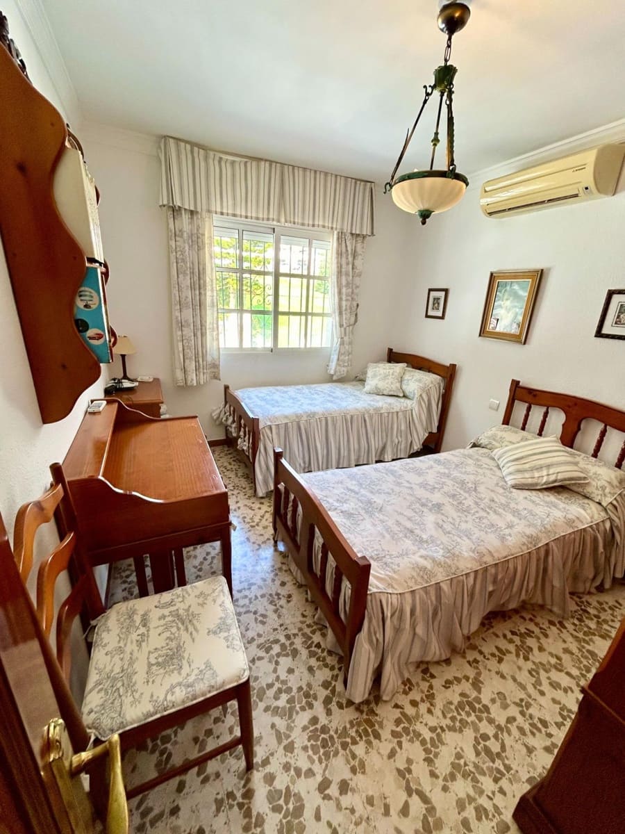 5 soverom Villa til salgs i Benalmadena med svømmebasseng garasje - € 649 000 (Ref: 9435107)