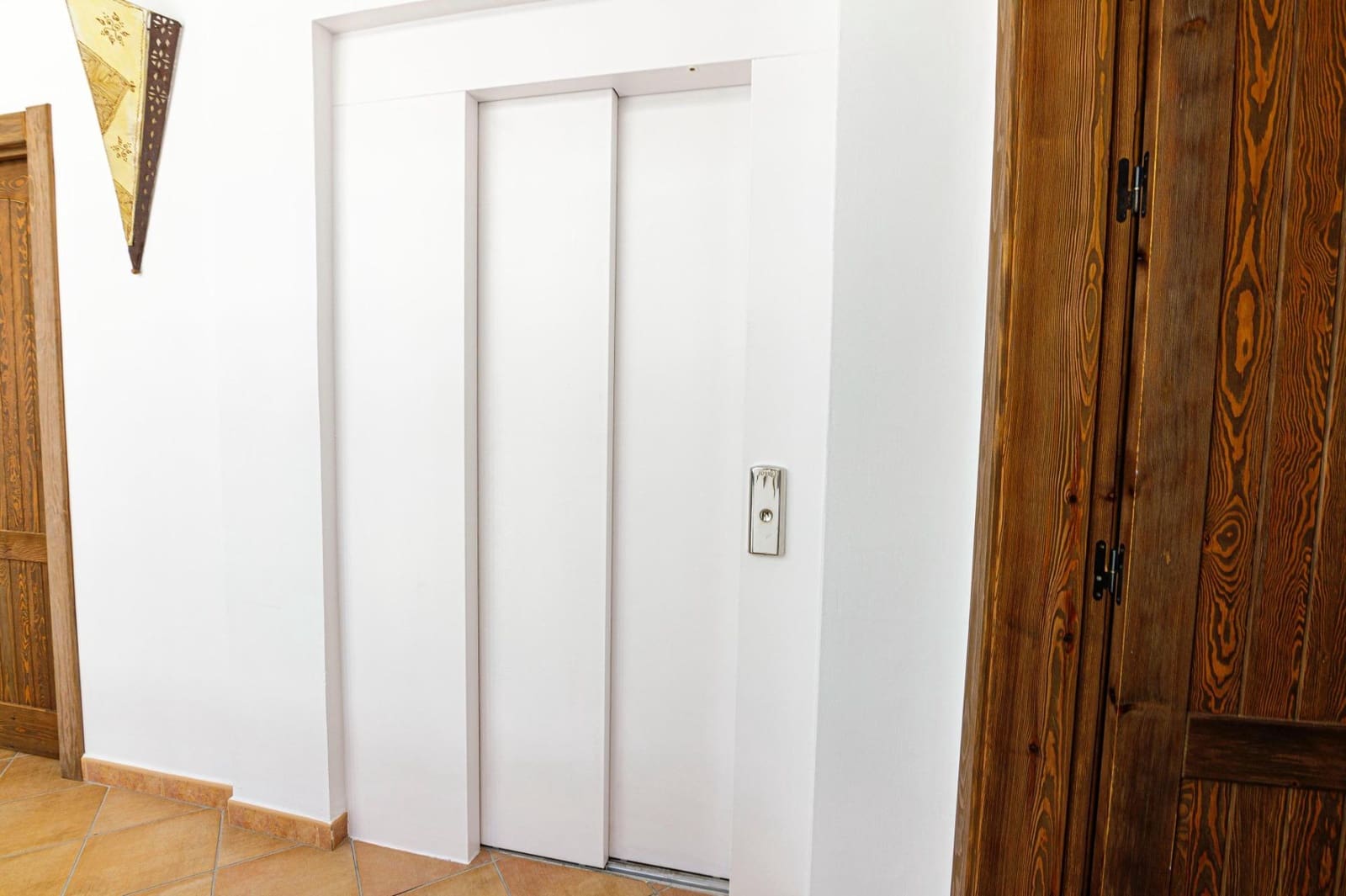 10 bedroom Villa for sale in Alhaurin de la Torre with pool - € 1,995,000 (Ref: 9435110)