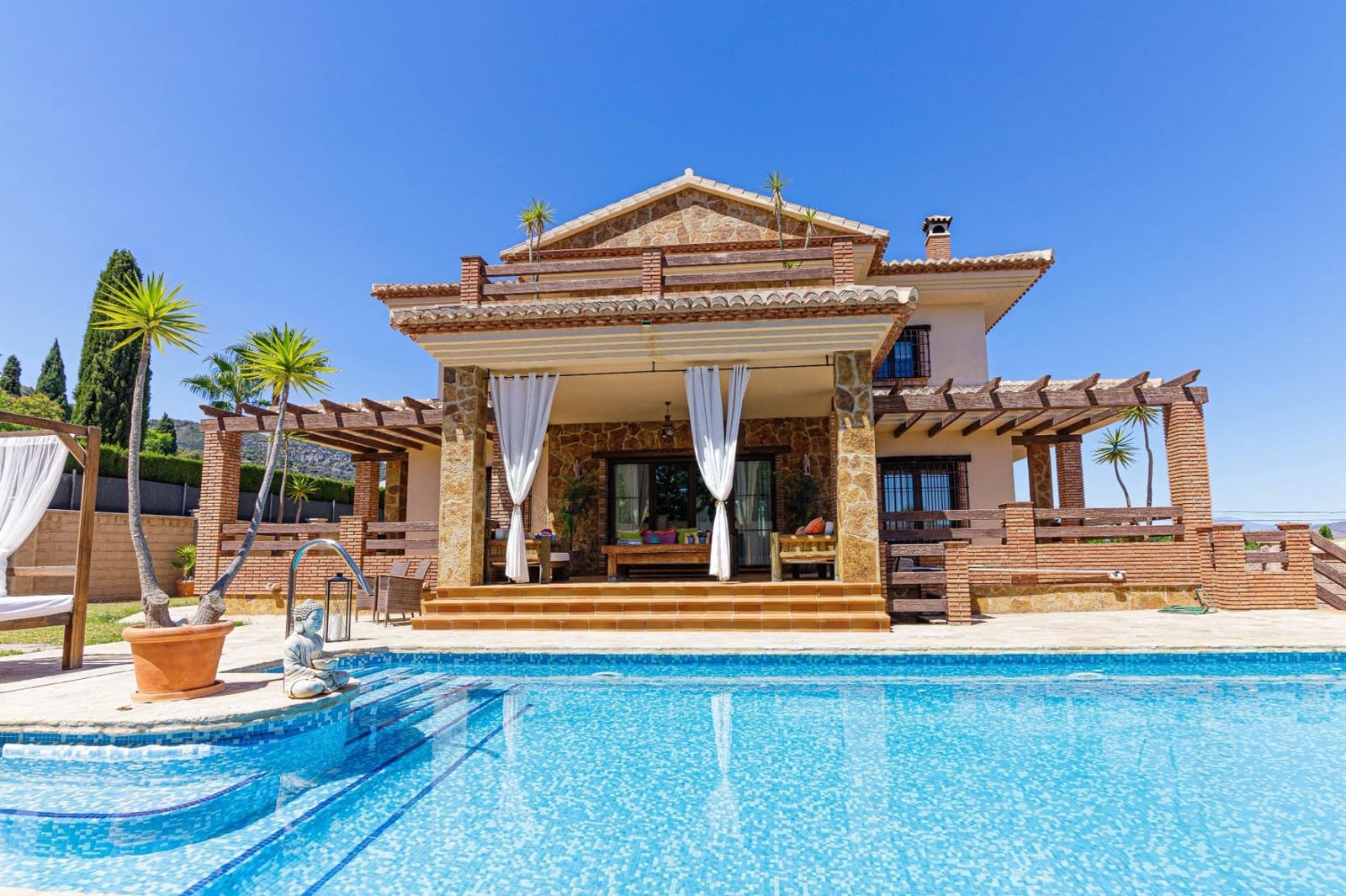 10 bedroom Villa for sale in Alhaurin de la Torre with pool - € 1,995,000 (Ref: 9435110)