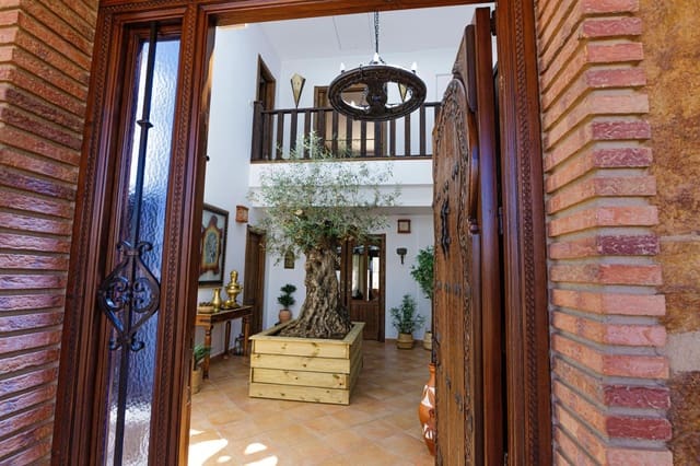 Chalet de 10 habitaciones en Alhaurín de la Torre en venta con piscina - 1.995.000 € (Ref: 9435110)