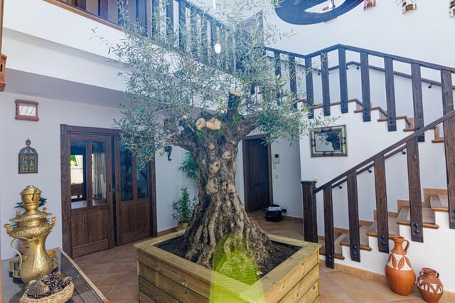 Chalet de 10 habitaciones en Alhaurín de la Torre en venta con piscina - 1.995.000 € (Ref: 9435110)