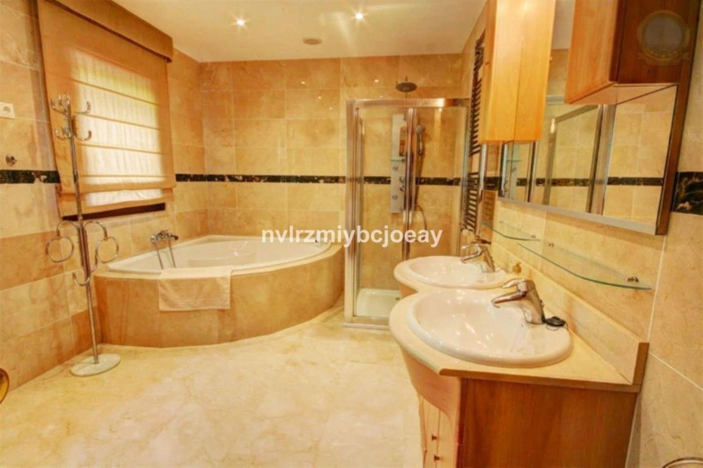 10 sovrum Radhus till salu i Benalmadena med garage - 3 000 000 € (Ref: 9435114)