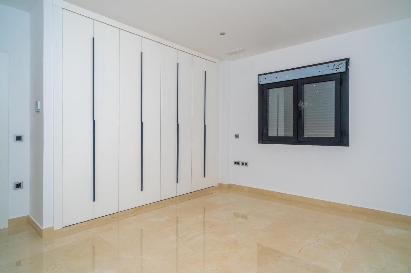 4 bedroom Villa for sale in Benalmadena Costa with pool garage - € 1,550,000 (Ref: 9435117)