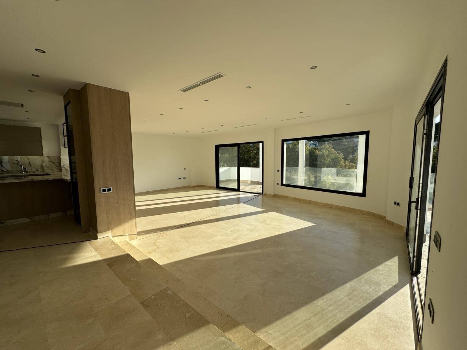 4 bedroom Villa for sale in Benalmadena Costa with pool garage - € 1,550,000 (Ref: 9435117)