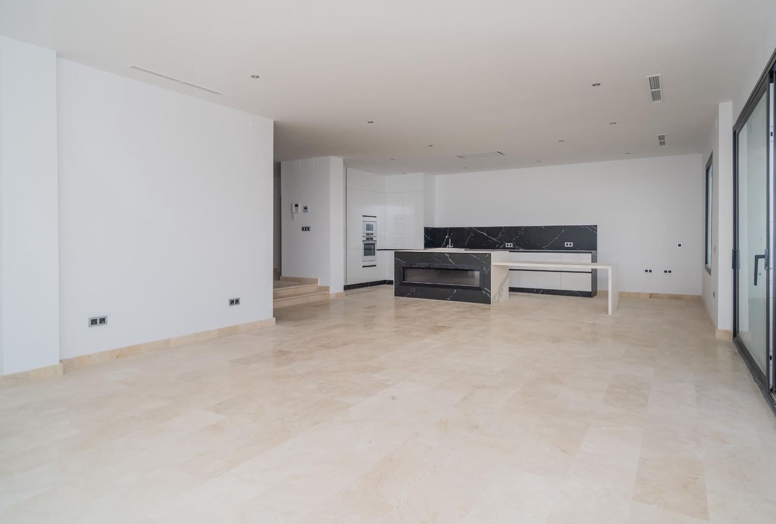 4 bedroom Villa for sale in Benalmadena Costa with pool garage - € 1,550,000 (Ref: 9435117)