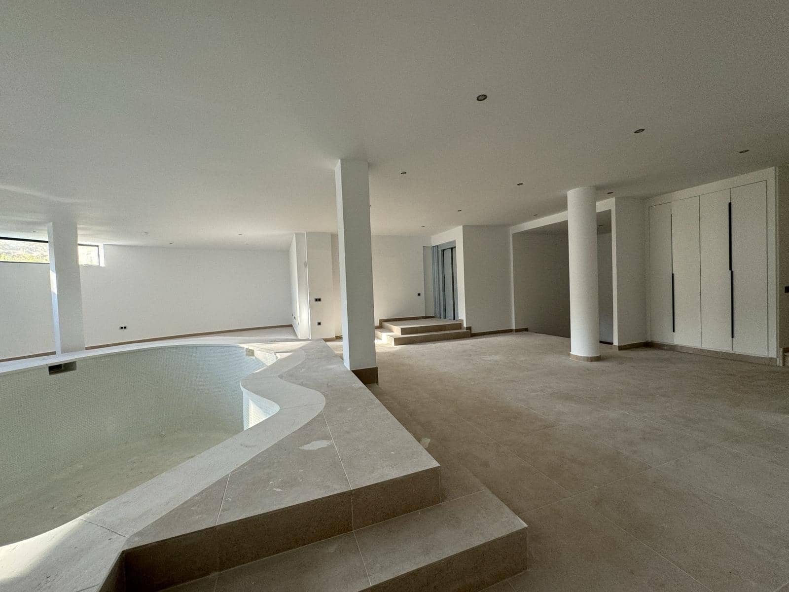 4 bedroom Villa for sale in Benalmadena Costa with pool garage - € 1,550,000 (Ref: 9435117)