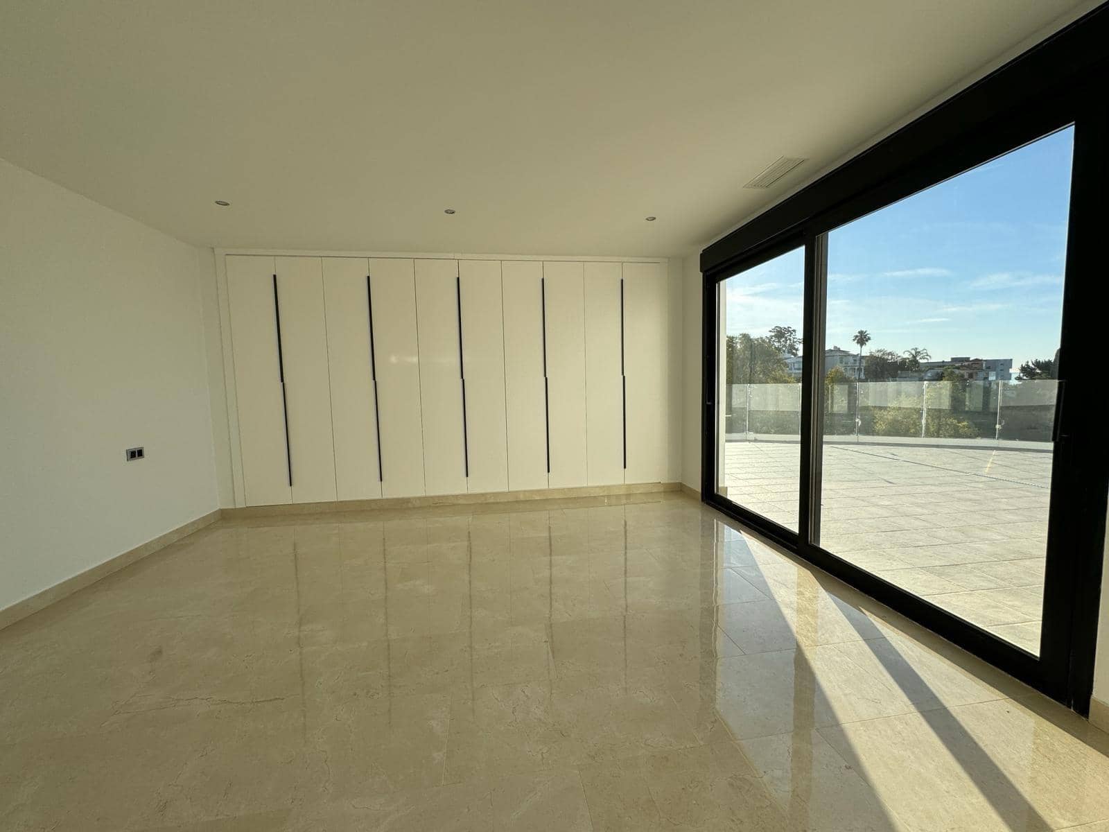 4 bedroom Villa for sale in Benalmadena Costa with pool garage - € 1,550,000 (Ref: 9435117)