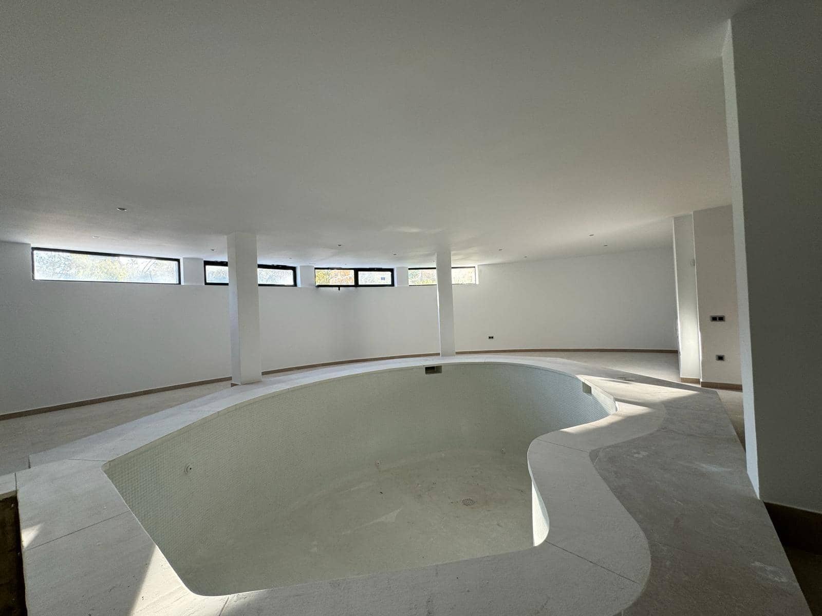 4 bedroom Villa for sale in Benalmadena Costa with pool garage - € 1,550,000 (Ref: 9435117)