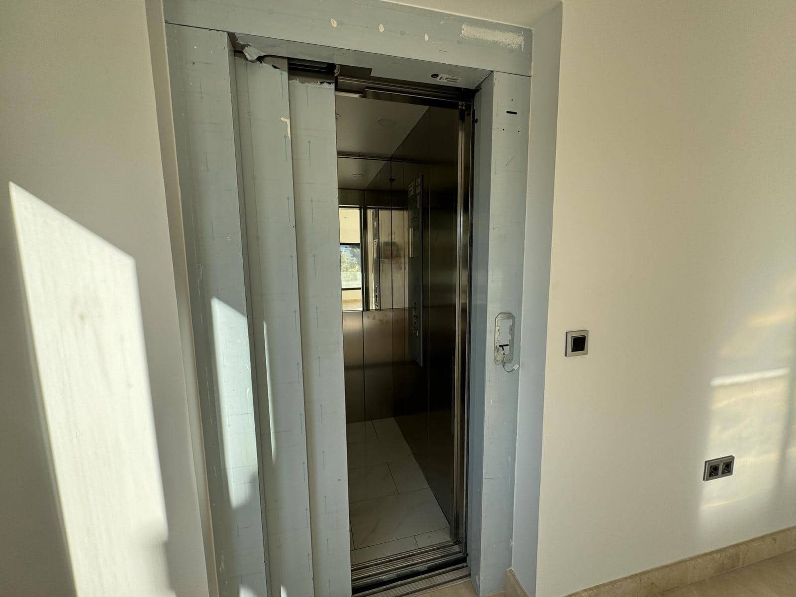 4 bedroom Villa for sale in Benalmadena Costa with pool garage - € 1,550,000 (Ref: 9435117)