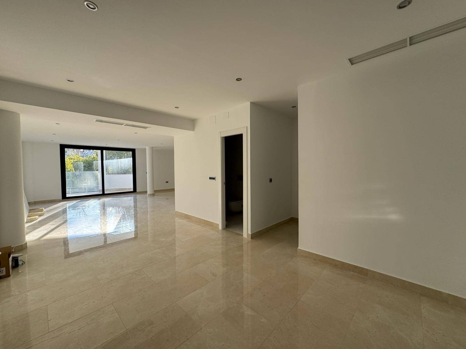 4 bedroom Villa for sale in Benalmadena Costa with pool garage - € 1,550,000 (Ref: 9435117)