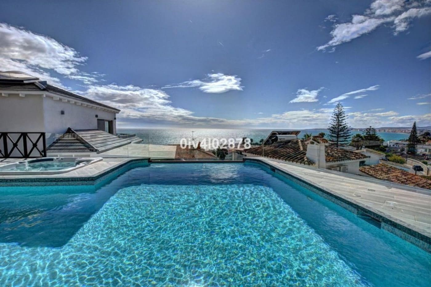 Adosado de 3 habitaciones en Benalmádena en venta con piscina - 1.600.000 € (Ref: 9435119)