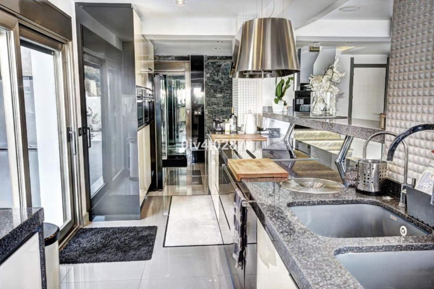 Adosado de 3 habitaciones en Benalmádena en venta con piscina - 1.600.000 € (Ref: 9435119)