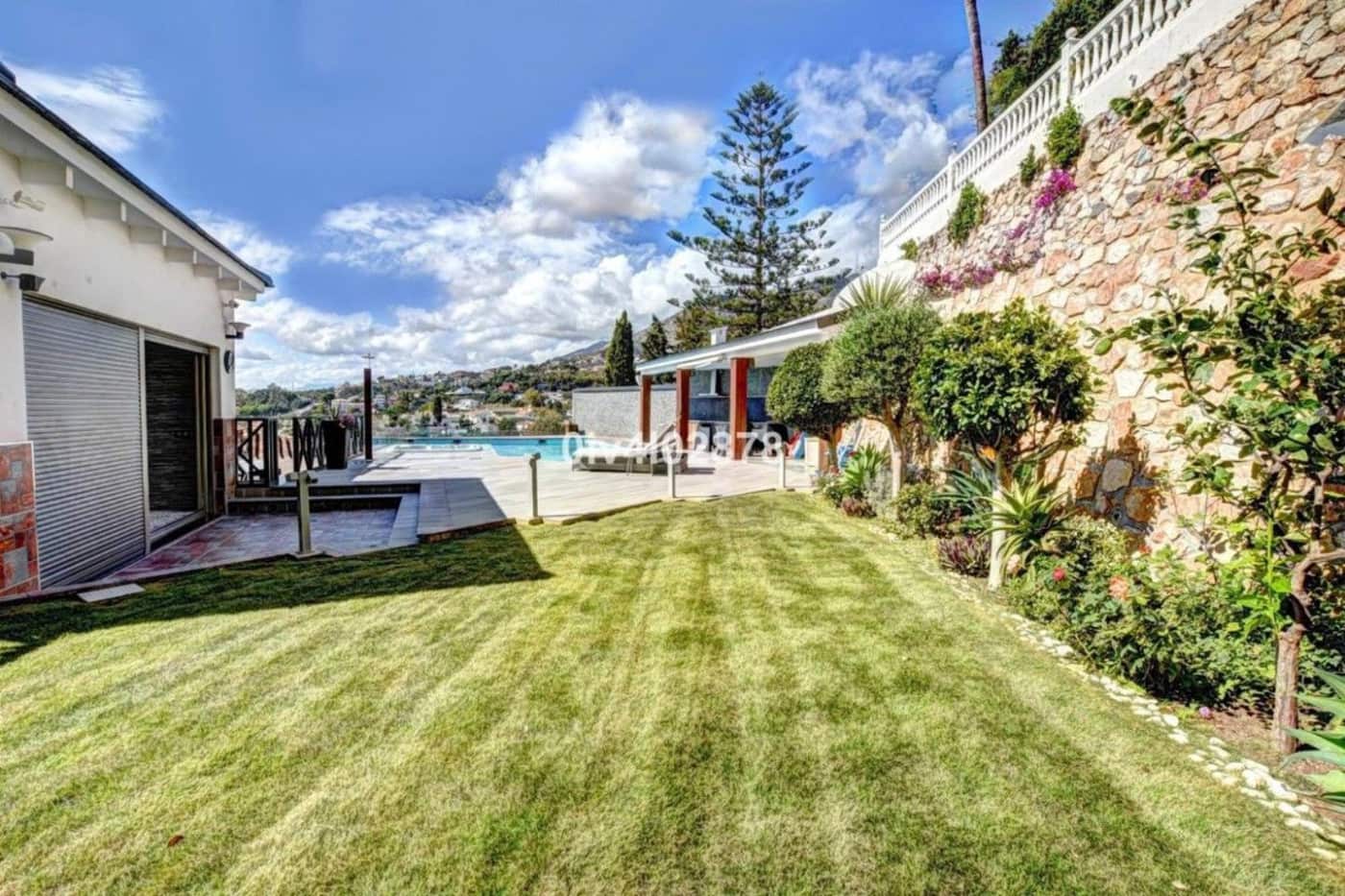 Adosado de 3 habitaciones en Benalmádena en venta con piscina - 1.600.000 € (Ref: 9435119)