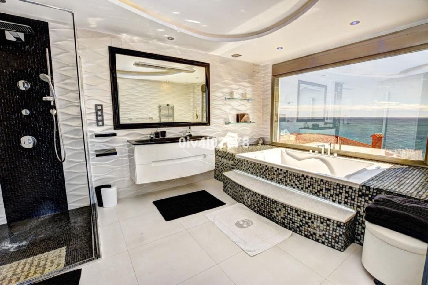 Adosado de 3 habitaciones en Benalmádena en venta con piscina - 1.600.000 € (Ref: 9435119)