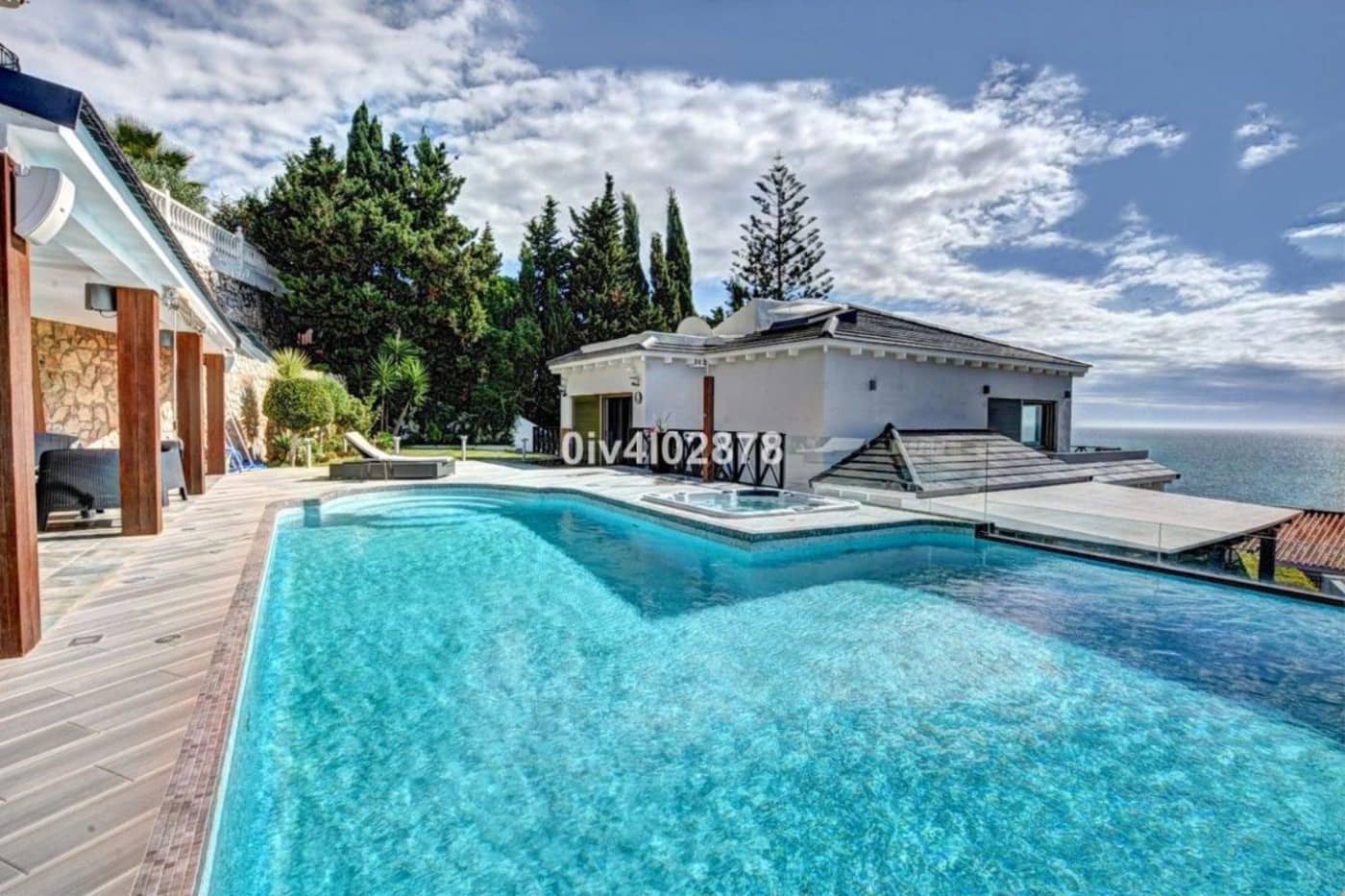 Adosado de 3 habitaciones en Benalmádena en venta con piscina - 1.600.000 € (Ref: 9435119)