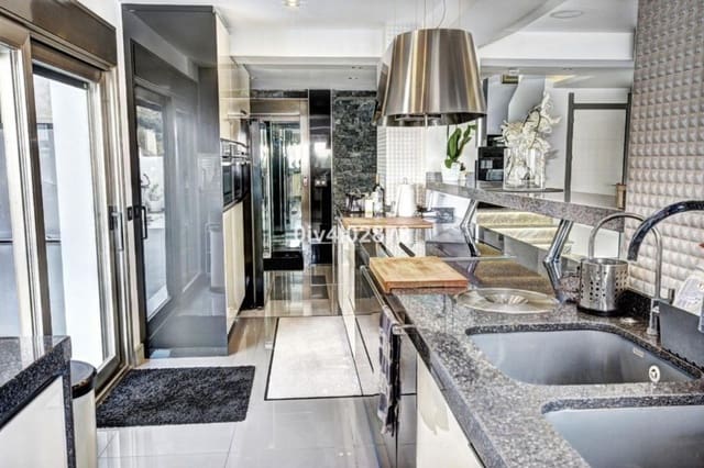 Adosado de 3 habitaciones en Benalmádena en venta con piscina - 1.600.000 € (Ref: 9435119)