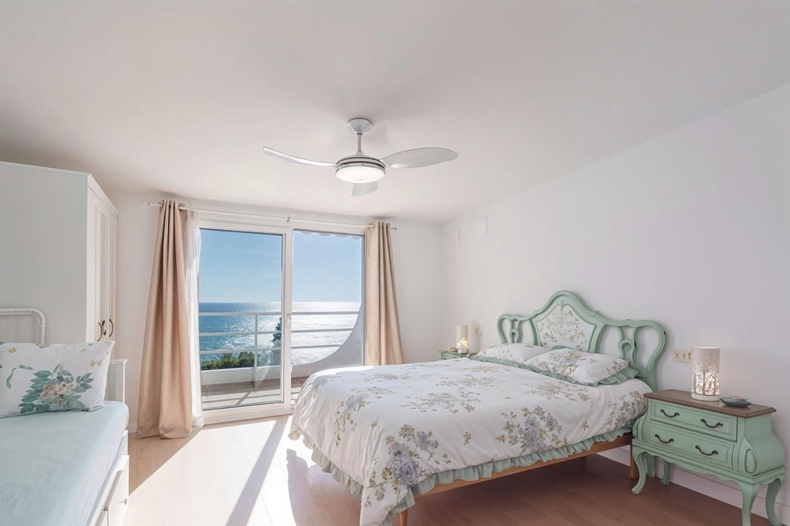 4 soveværelse Rækkehus til salg i Benalmadena Costa med swimmingpool garage - € 575.000 (Ref: 9548268)