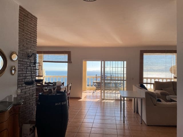 3 soveværelse Villa til salg i Algeciras med swimmingpool garage - € 449.000 (Ref: 7412207)