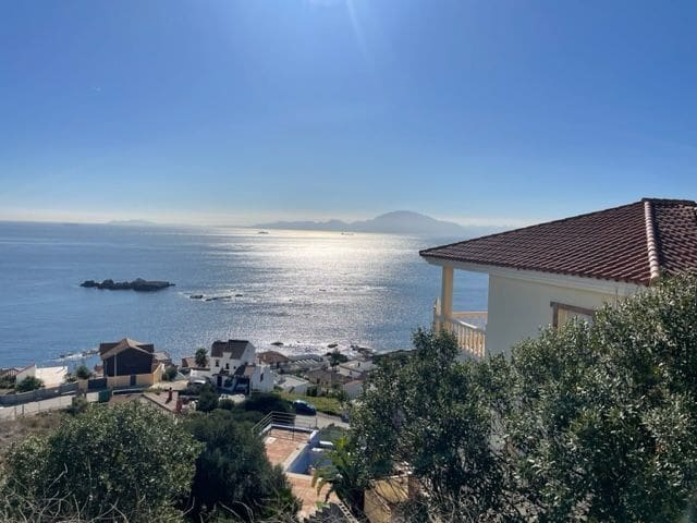 3 soveværelse Villa til salg i Algeciras med swimmingpool garage - € 449.000 (Ref: 7412207)