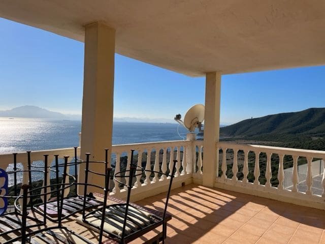 3 soveværelse Villa til salg i Algeciras med swimmingpool garage - € 449.000 (Ref: 7412207)