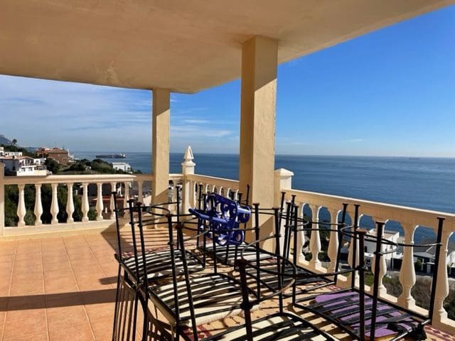 3 soveværelse Villa til salg i Algeciras med swimmingpool garage - € 449.000 (Ref: 7412207)