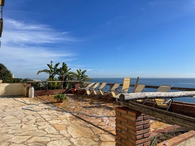 3 soveværelse Villa til salg i Algeciras med swimmingpool garage - € 449.000 (Ref: 7412207)