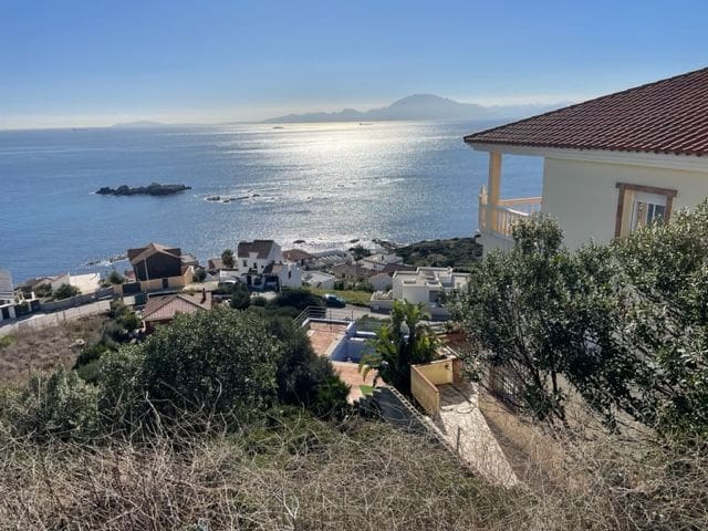 3 soveværelse Villa til salg i Algeciras med swimmingpool garage - € 449.000 (Ref: 7412207)