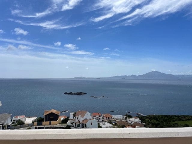 3 soveværelse Villa til salg i Algeciras med swimmingpool garage - € 449.000 (Ref: 7412207)