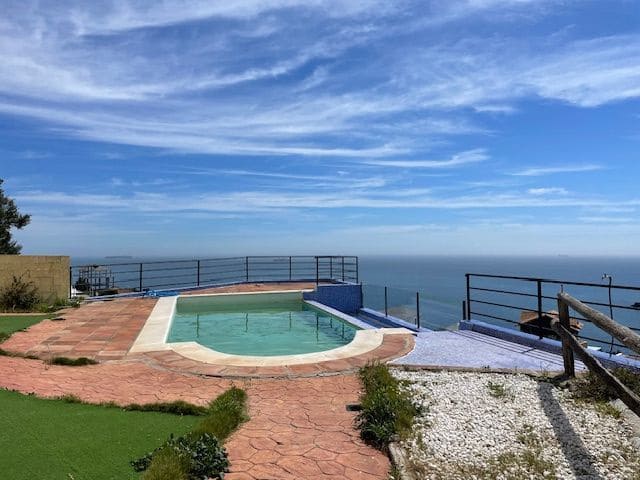 3 soveværelse Villa til salg i Algeciras med swimmingpool garage - € 449.000 (Ref: 7412207)