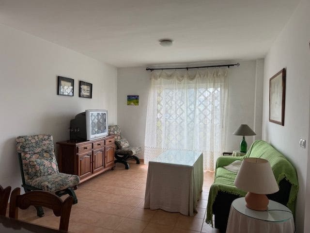 Piso de 2 habitaciones en Facinas en venta con garaje - 198.000 € (Ref: 9673821)