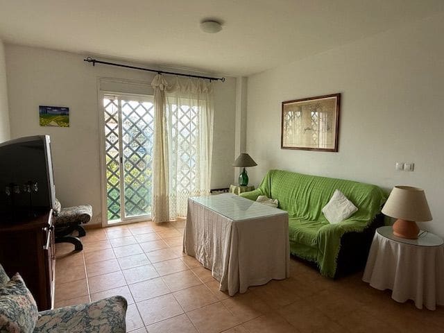 Piso de 2 habitaciones en Facinas en venta con garaje - 198.000 € (Ref: 9673821)