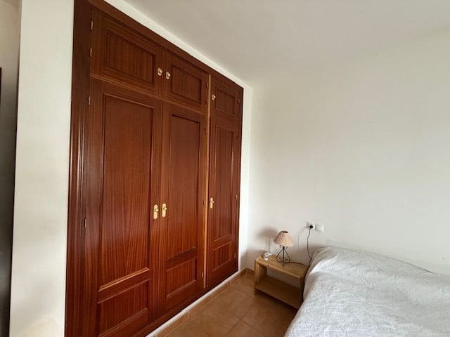 Piso de 2 habitaciones en Facinas en venta con garaje - 198.000 € (Ref: 9673821)