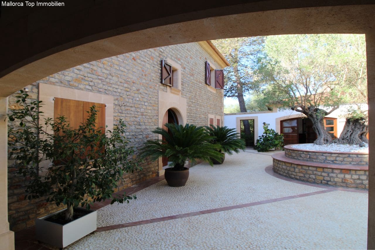 6 soveværelse Finca/Landehus til salg i Felanitx med swimmingpool garage - € 3.500.000 (Ref: 6459207)