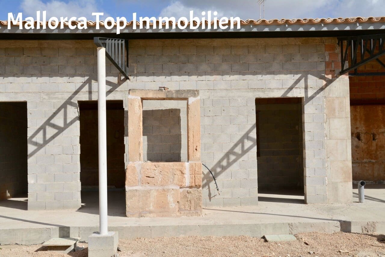 Hotel for sale in Llucmajor with pool - € 750,000 (Ref: 8051327)