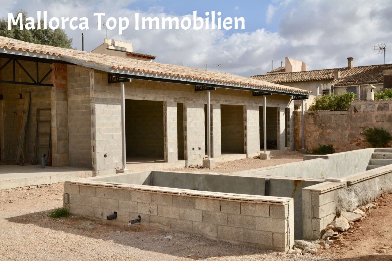 Hotel for sale in Llucmajor with pool - € 750,000 (Ref: 8051327)