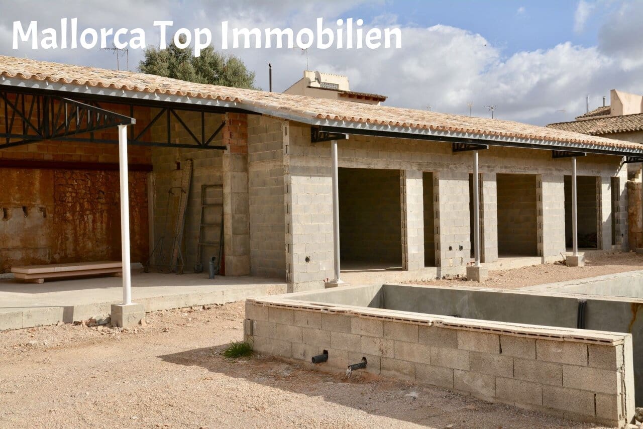 Hotel for sale in Llucmajor with pool - € 750,000 (Ref: 8051327)