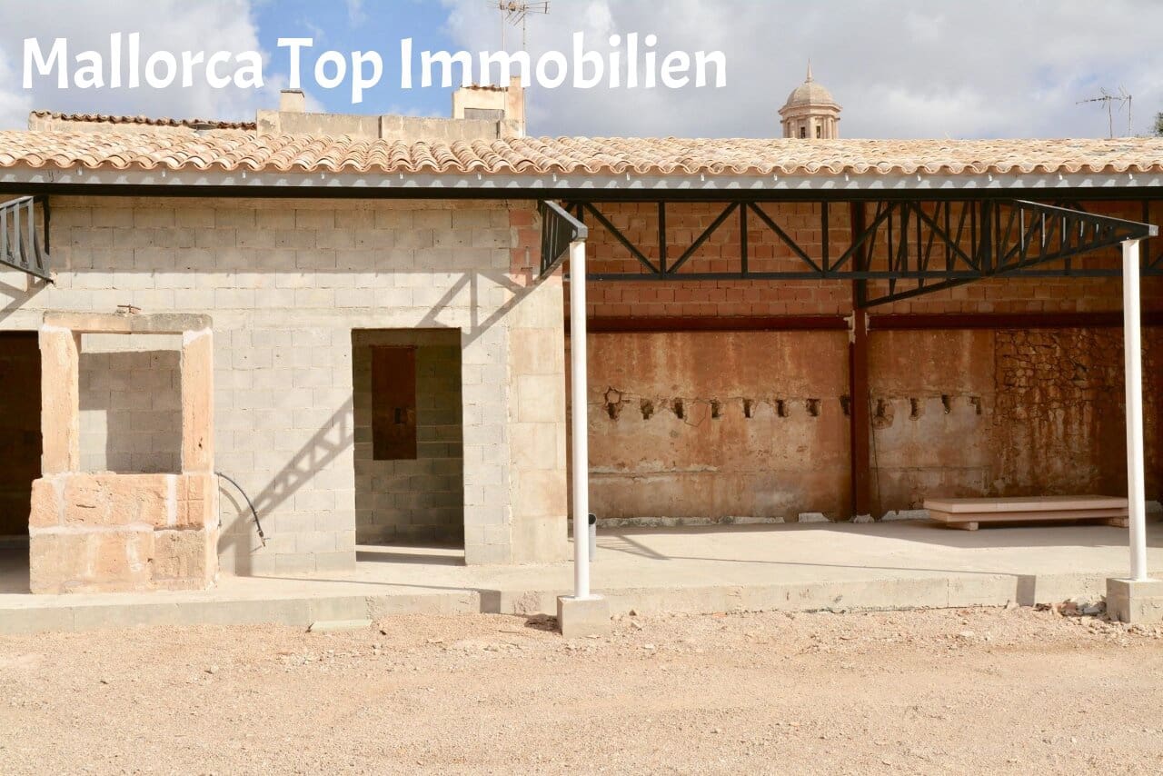 Hotel for sale in Llucmajor with pool - € 750,000 (Ref: 8051327)