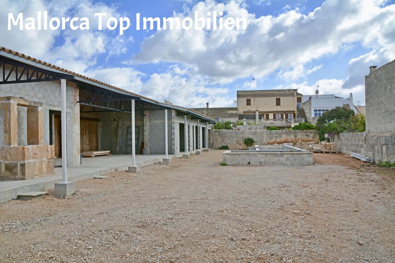 Hotel for sale in Llucmajor with pool - € 750,000 (Ref: 8051327)