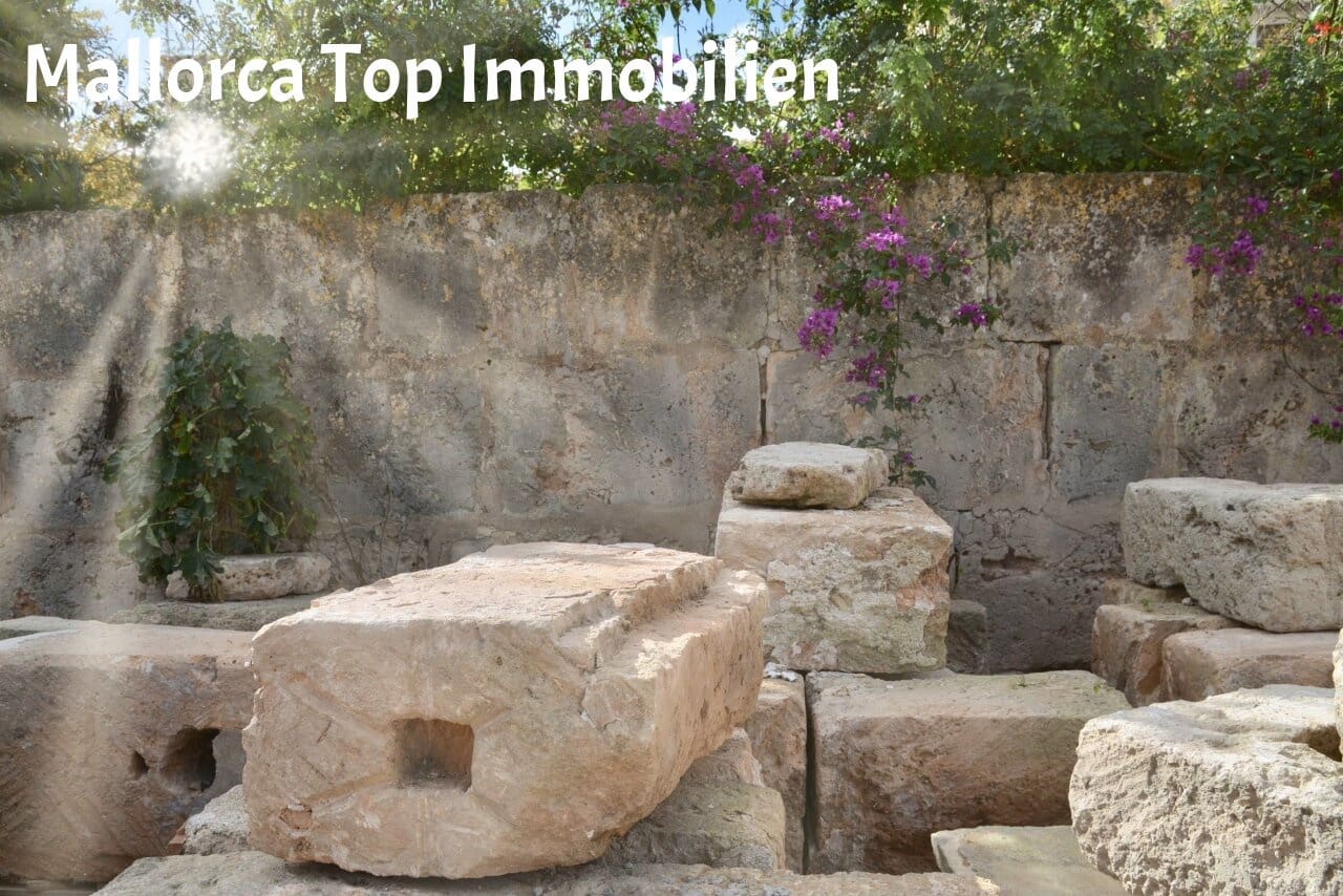 Hotel for sale in Llucmajor with pool - € 750,000 (Ref: 8051327)