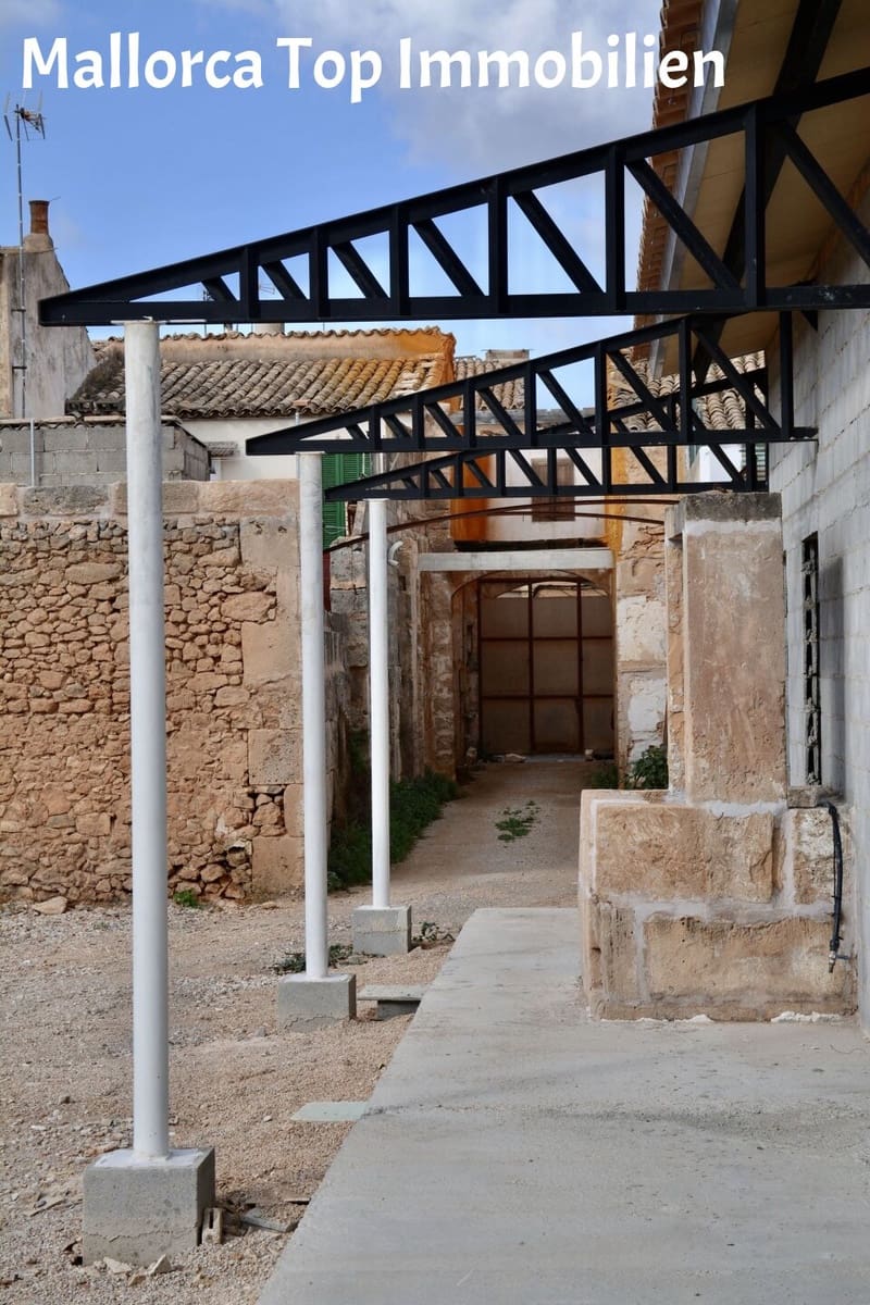 Hotel for sale in Llucmajor with pool - € 750,000 (Ref: 8051327)