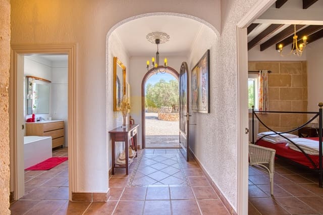 4 chambre Finca/Maison de Campagne à vendre à Llucmajor avec piscine garage - 1 295 000 € (Ref: 9401386)