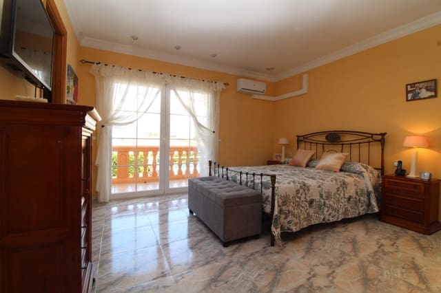 Chalet de 4 habitaciones en Badia Blava, Llucmajor en venta con piscina garaje - 990.000 € (Ref: 9401387)