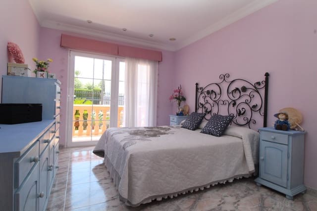 Chalet de 4 habitaciones en Badia Blava, Llucmajor en venta con piscina garaje - 990.000 € (Ref: 9401387)