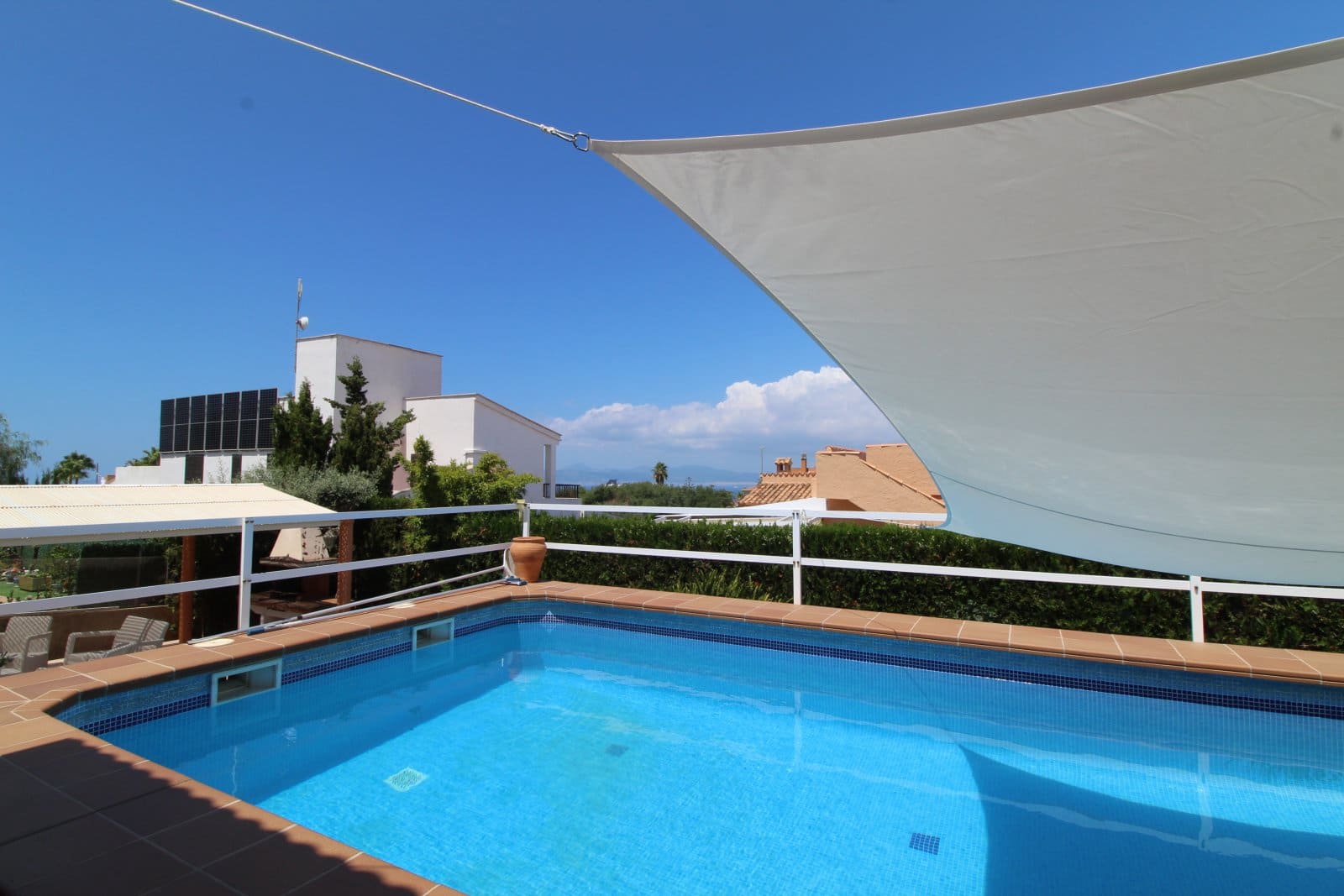 Chalet de 4 habitaciones en Badia Blava en venta con piscina garaje - 990.000 € (Ref: 9401387)