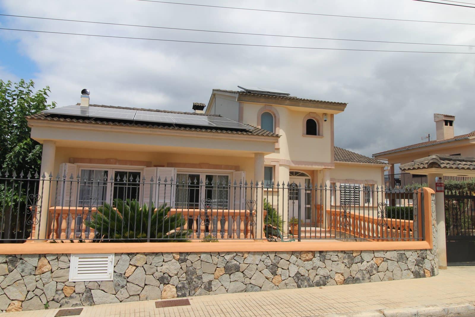 Chalet de 4 habitaciones en Badia Blava en venta con piscina garaje - 990.000 € (Ref: 9401387)