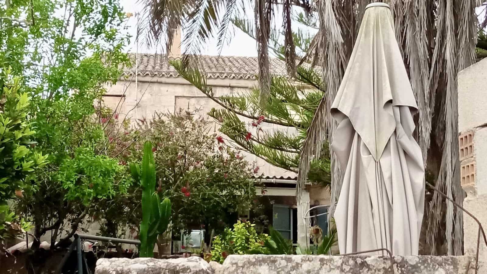 5 soveværelse Byhus til salg i Ses Salines med garage - € 735.000 (Ref: 9401390)